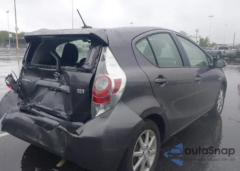 2012 Toyota Prius C Three из США, поврежденный, VIN JTDKDTB38C1029976